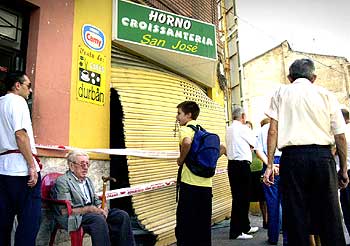 Una explosión de gas causa un herido en un horno de Valencia