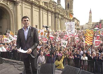 El cantautor Joaquín Carbonell, tras la lectura del manifiesto de ayer contra el Plan Hidrológico.