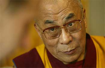 El Dalai Lama, ayer durante la entrevista en Madrid.
