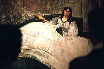 El óleo  La amante de Baudelaire en un diván , de Manet, pintado en 1862 (museo de Budapest), ayer, en la exposición del Prado.