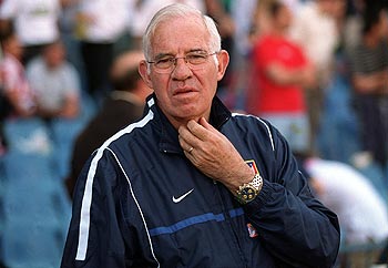 Luis Aragonés al frente del Atlético.