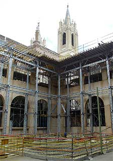 Obras de ampliación del Museo del Prado en el claustro de los Jerónimos. rnrn ULY MARTÍN