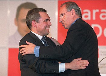 Rafael Simancas, a la izquierda, y Alfonso Guerra.