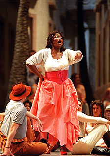 La 'Carmen' más teatral