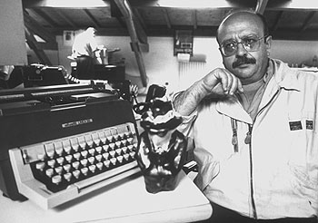 Manuel Vázquez Montalbán, en Gijón, durante una edición de la Semana Negra.