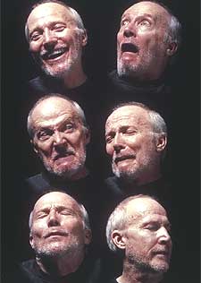 La instalación de vídeo  Seis cabezas , de Bill Viola.