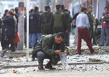 COCHE BOMBA SIN VÍCTIMAS EN BOGOTÁ.