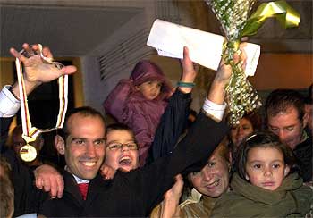 HOMENAJE AL CAMPEÓN.