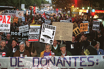 Aspecto de la manifestación celebrada ayer en Madrid contra la Conferencia de Donantes.
