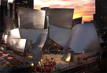 Aspecto del auditorio Disney de Los Ángeles en la noche de su inauguración.