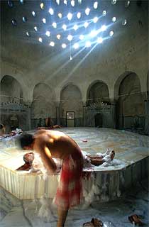 El  hamman  o baño turco Cemberlitas, en Estambul, obra del siglo XVI del arquitecto de la Mezquita Azul, Mimar Sinan.