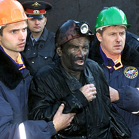 Escasas esperanzas para trece mineros atrapados