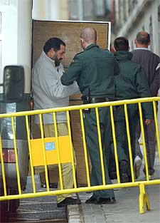 Dos de los procesados en la  Operación Carro,  ayer en la Audiencia.