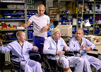 Juan José Ballesta, a la izquierda, y otros protagonistas de  Planta 4ª .