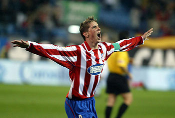 Fernando Torres celebra uno de sus goles.