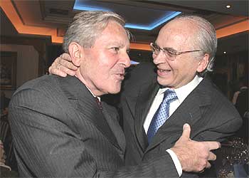 Carlos Jiménez Villarejo y Carlos Granados, en el homenaje al ex jefe de la Fiscalía Anticorrupción.