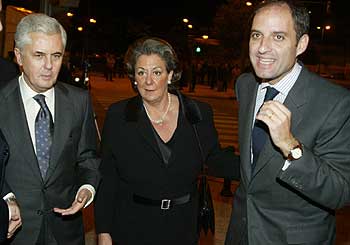 Julio de Miguel, Rita Barberá y Francisco Camps, anoche en Valencia.