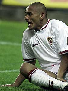 Darío Silva se queja en el partido ante el Valladolid.