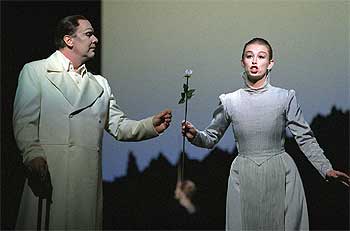 Un momento de la ópera  Osud. 