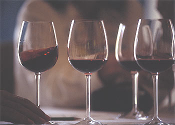 El vino tinto contiene 10 veces más resveratrol que el blanco.