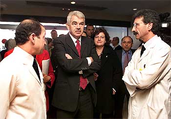 Pasqual Maragall visitó ayer por la mañana el hospital de Sant Joan de Deu, de Martorell.