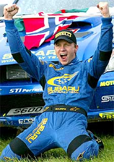 Solberg celebra su triunfo.