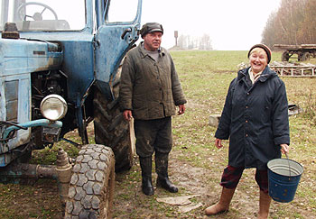 Alexandr Loktiónov y su esposa, Liudmila, en su granja.