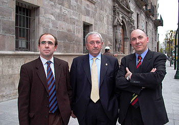 De izquierda a derecha, Alamán, Andrés y el informático Sanz.