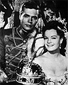 Karlheinz Böhm y Romy Schneider, en la película  Sissi. 