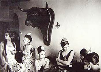 Fotografía  Fiesta campera ,  Sevilla  (1965), de Ramón Masats (Galería Kowasa, Barcelona).