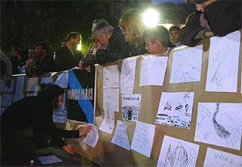 200 personas recuerdan en Barcelona el desastre del 'Prestige'