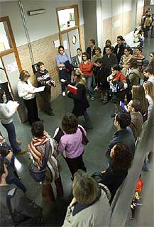 Miles de personas se examinan de valenciano