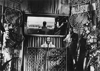 El cantante Nat King Cole (fallecido en 1965), durante una actuación.