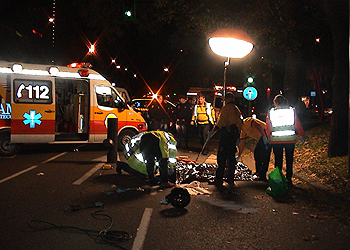 Un joven motorista muere arrollado por un automovilista que huyó