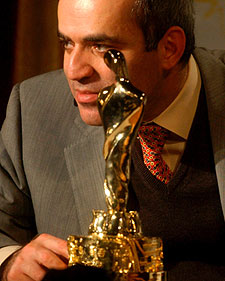 Kaspárov, tras concluir su duelo con  Fritz 