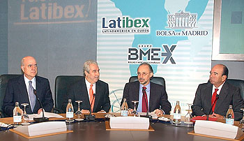 De izquierda a derecha, González, Zoido, Montoro y Botín, ayer, en el foro sobre Latinoamérica.