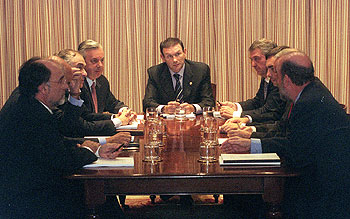 Dirigentes empresariales del País Vasco, reunidos en octubre del año pasado con Ibarretxe.