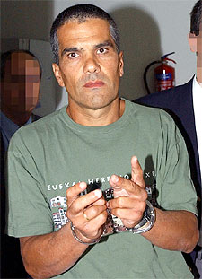 Gadafi se enfrenta a tres juicios