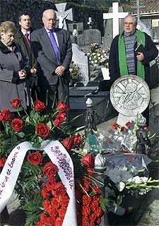 FLORES PARA SABINO ARANA.