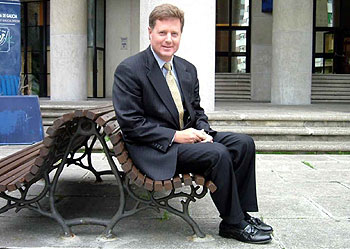 Tom Hogan, frente al Palacio de Congresos de A Coruña.