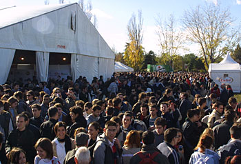 8.000 personas acuden a la mayor degustación gratuita de productos cárnicos en España organizada por el Mercado Central de Carnes