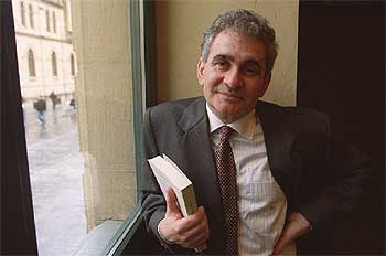 Bernardo Atxaga, ayer en San Sebastián.