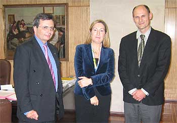 De izquierda a derecha, Rafael Matesanz, Ana Pastor y Juan Carlos Izpisúa.