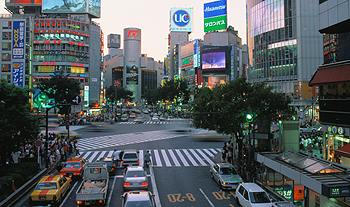 La comunicación entre coches permitirá mejorar la gestión del tráfico y se convertirá en un nuevo instrumento para intentar reducir los atascos y la contaminación que generan.