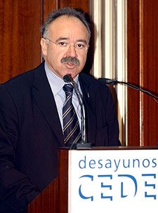 Josep Lluís Carod, ayer en su intervención en el coloquio de la CEDE.