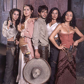 Miguel Rodarte, en el centro, en  El Tigre de Santa Julia.  