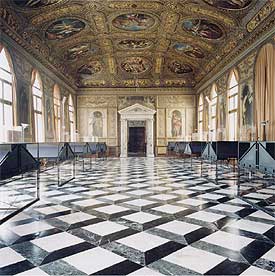  Biblioteca Nazionale Marciana Venecia III,  2003, de Candida Höfer.
