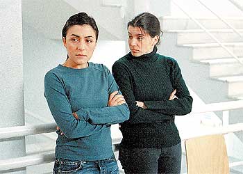 Candela Peña, a la izquierda, y Laia Marull, en  Te doy mis ojos .