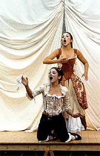 Escena de 'Divertimento. (La comedia de los criados)'.