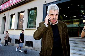 Pasqual Maragall, ayer por la mañana a la salida de la sede del PSC.